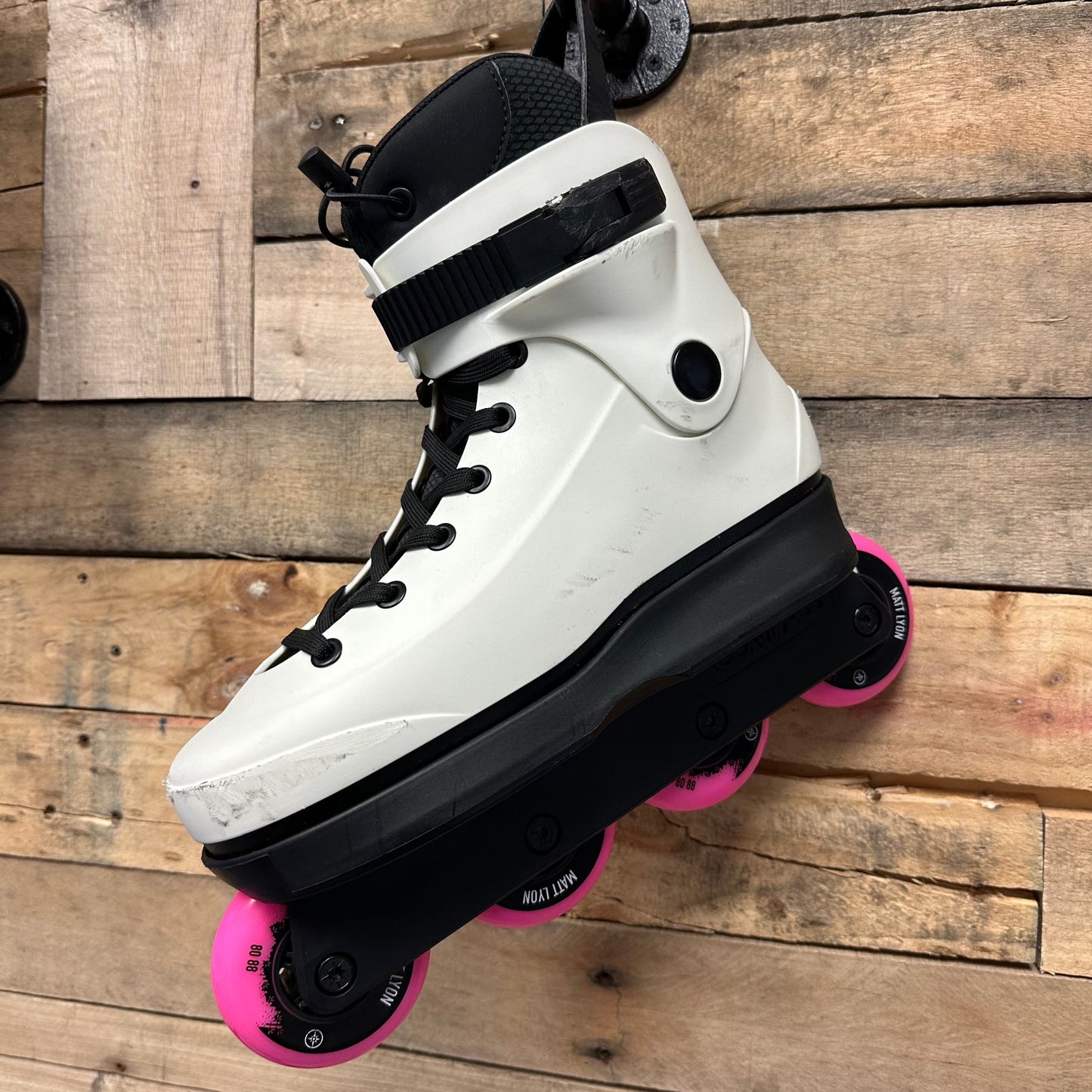 White Omni, Black Souls, Black 72mm Compass Frame, 80mm Matt Lyon Wheels